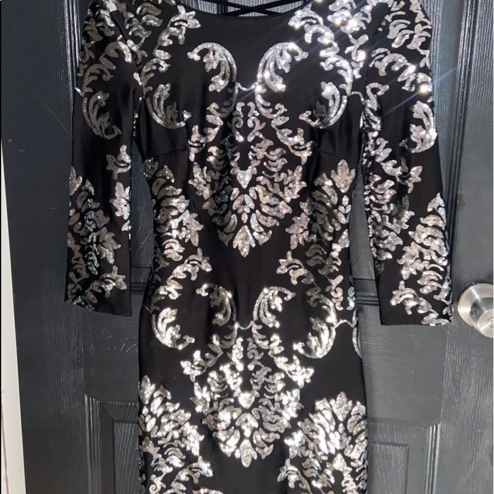 Such a gorgeous sequin dress! Perfect for any special occasion!